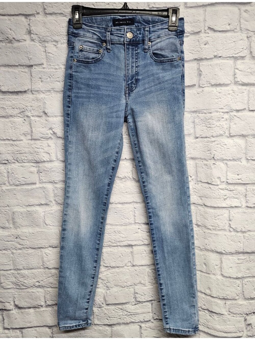 AEROPOSTALE 6 REG HIGH RISE JEGGING STRETCH LIGHT WASH DISTRESSED JEANS
